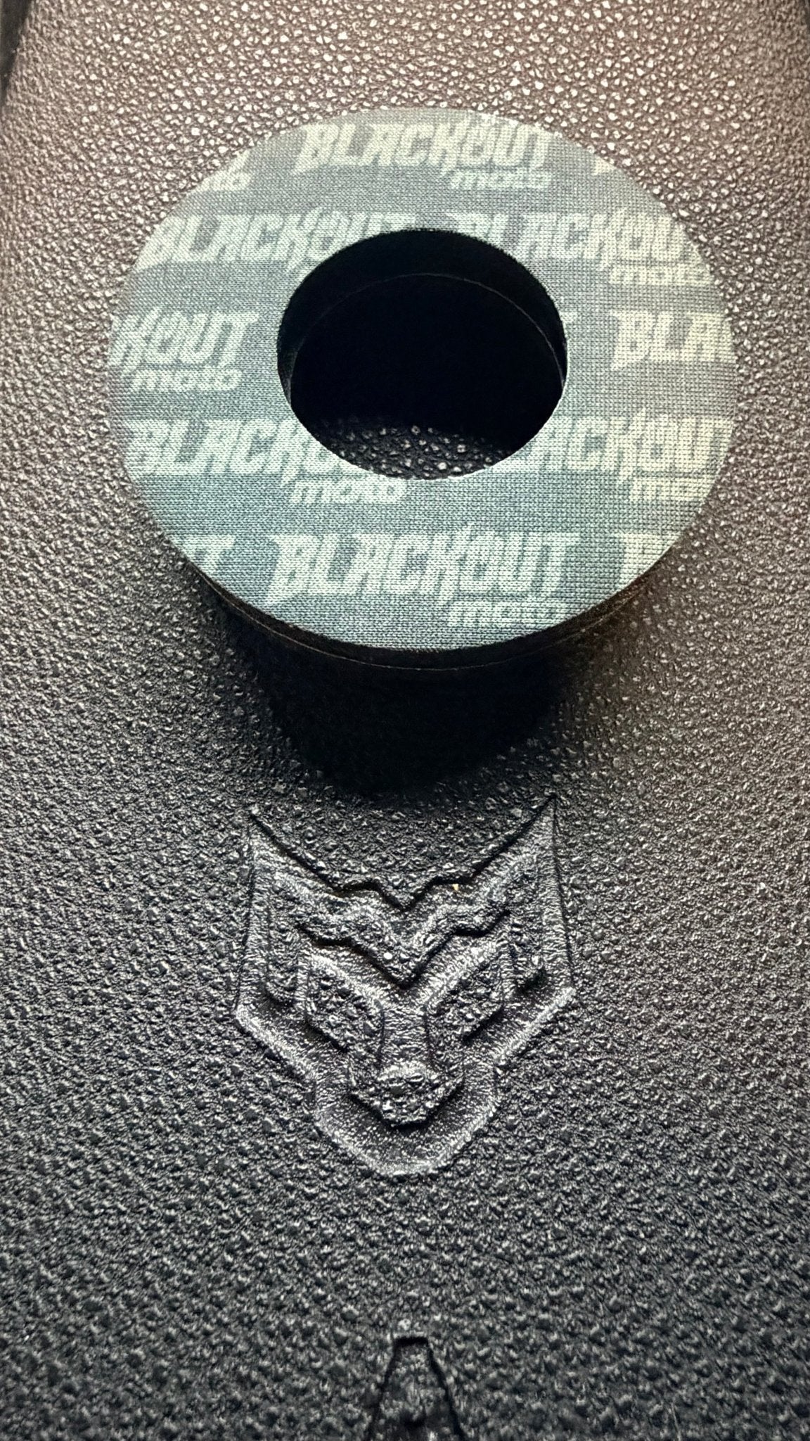 GRIP DONUTS - BLACKOUT moto