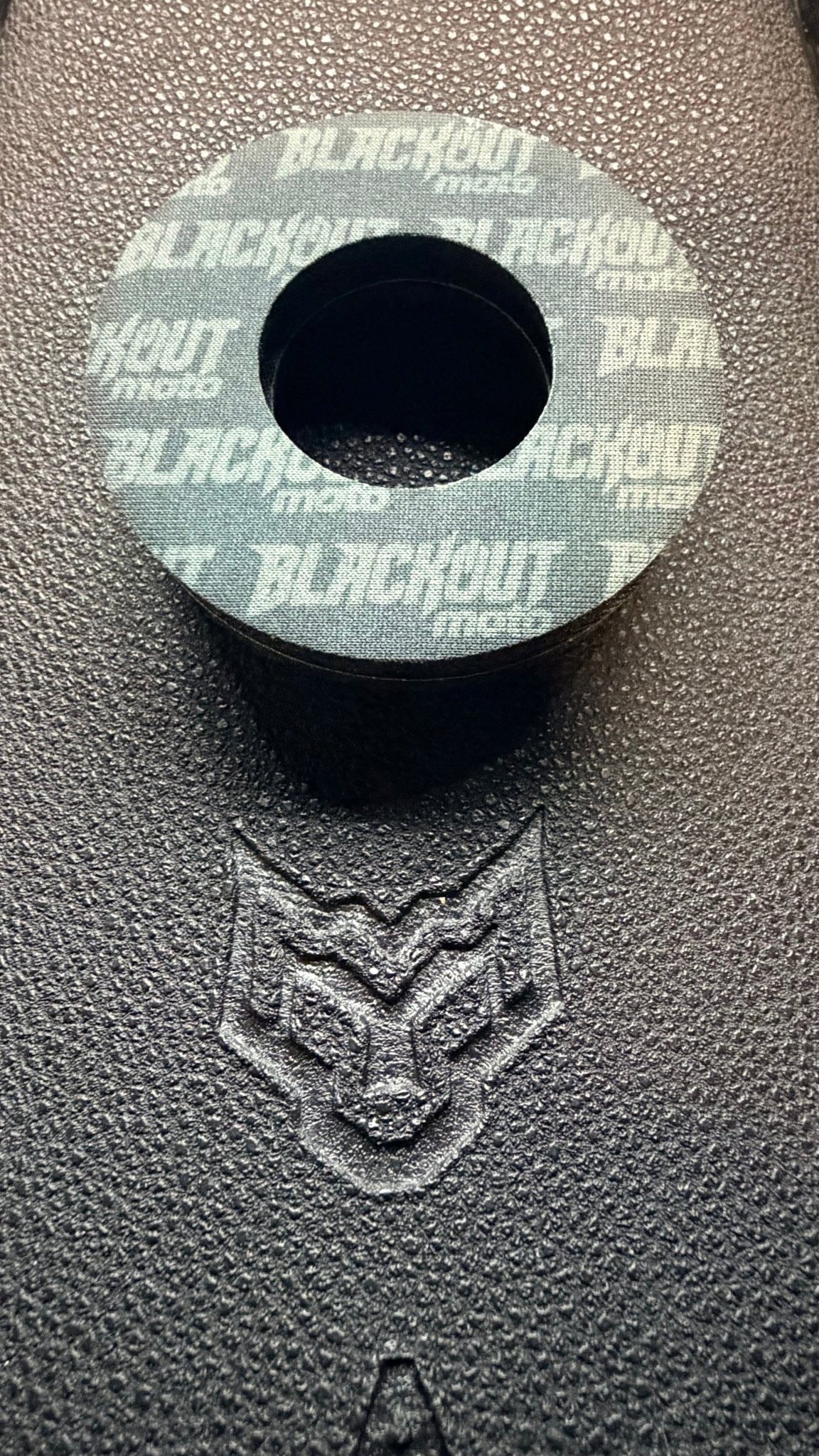 GRIP DONUTS - BLACKOUT moto