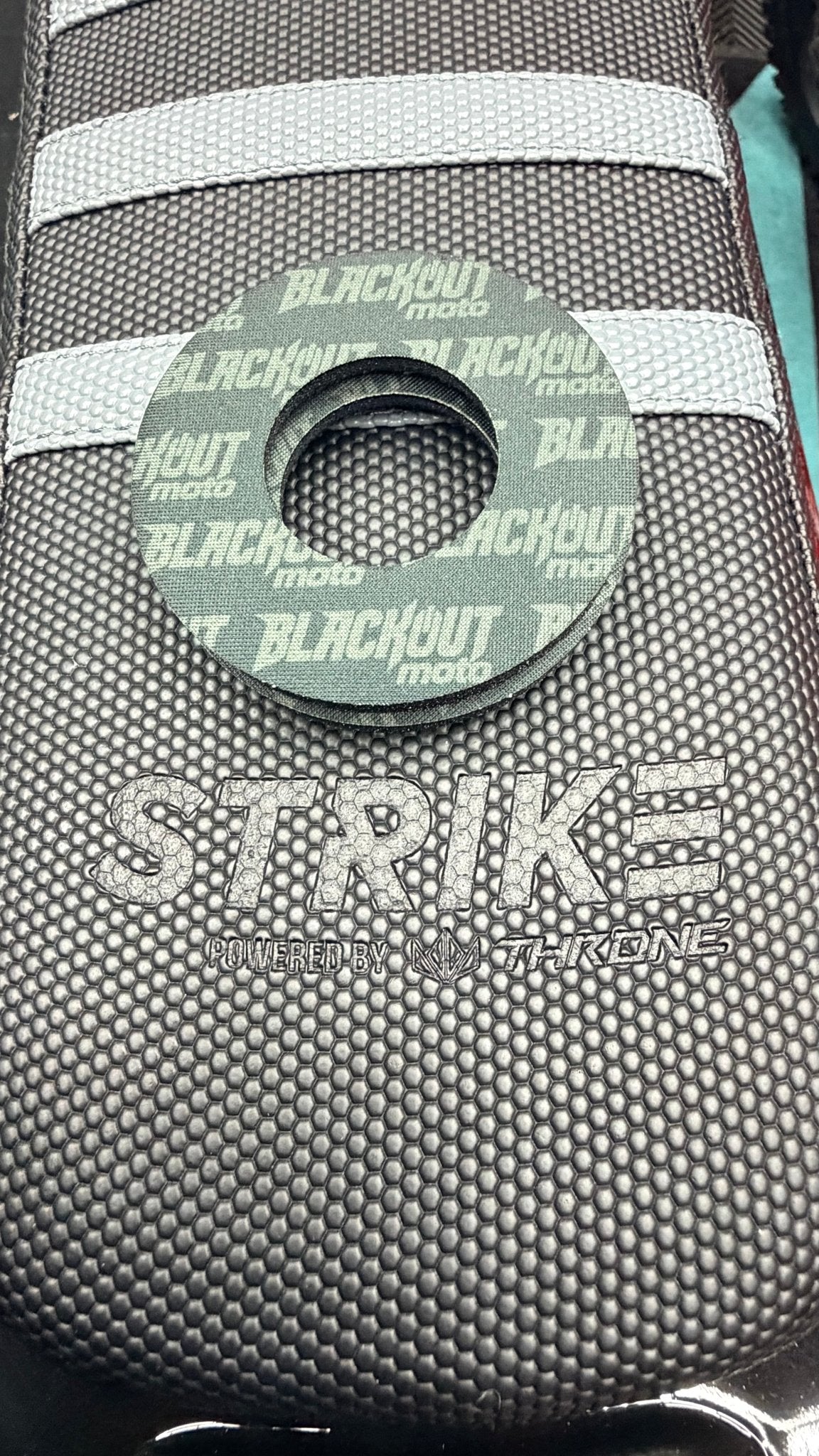 GRIP DONUTS - BLACKOUT moto