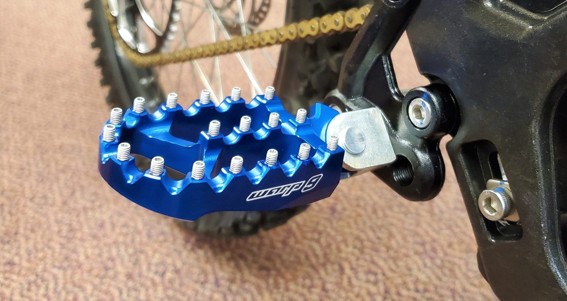 Surron LBX Foot Pegs - BLACKOUT moto