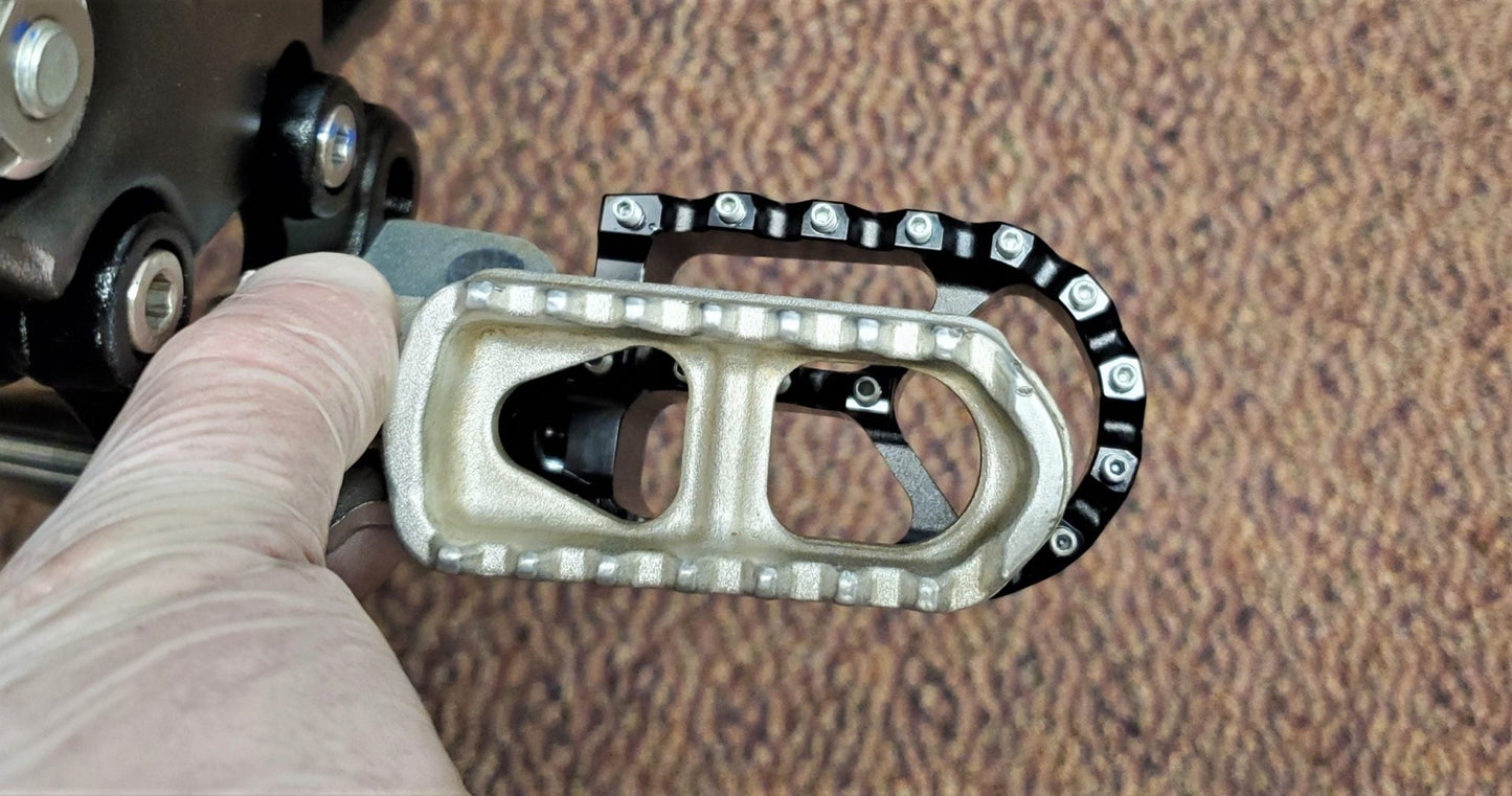 Surron LBX Foot Pegs - BLACKOUT moto