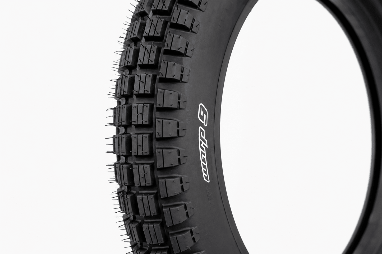 SwitchBack Tire 19" - BLACKOUT moto